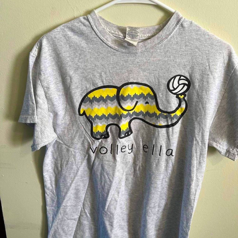 Gildan Sz M Volleyball T-shirt “Volley Ella”- Elephant with Vollyball